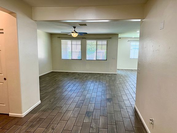 2nd image of 1098 E Regent Dr