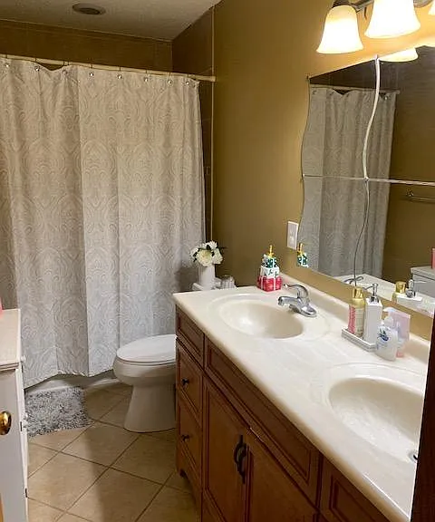 916 Wescott Sq #204 — Photo 3