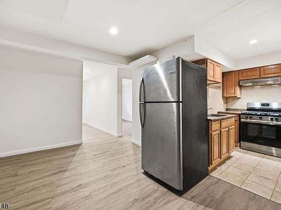 5th image of 89 Ferry St #2