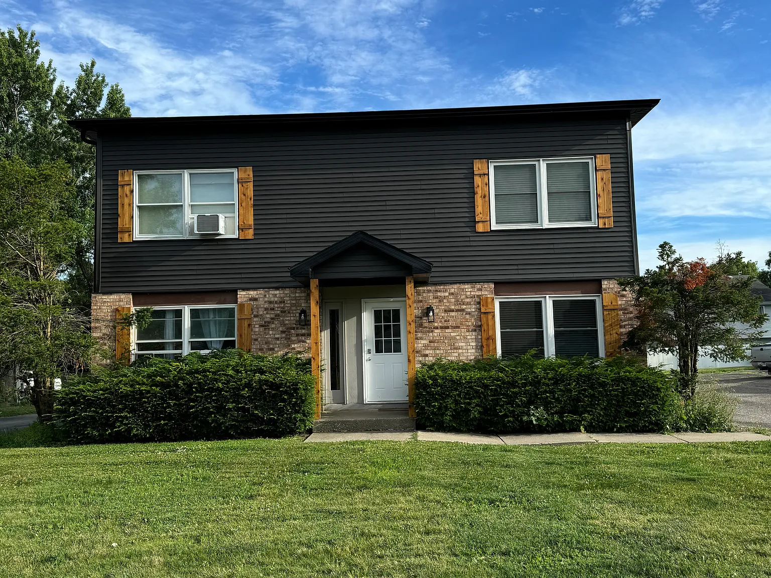2 bed, 900 sqft, $1,100 — Photo 1