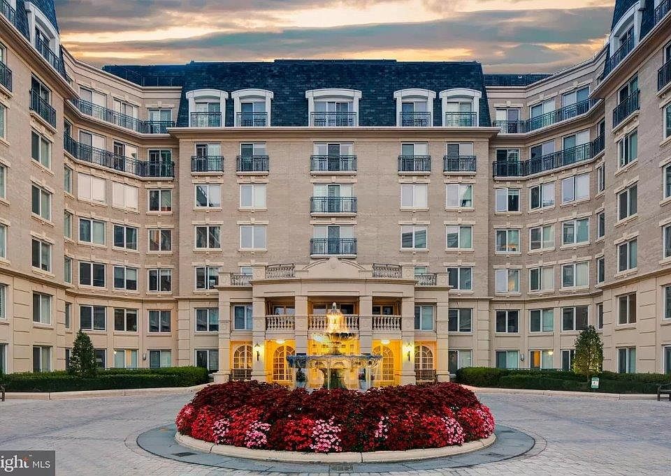 1st image of 5 Park Pl APT 218