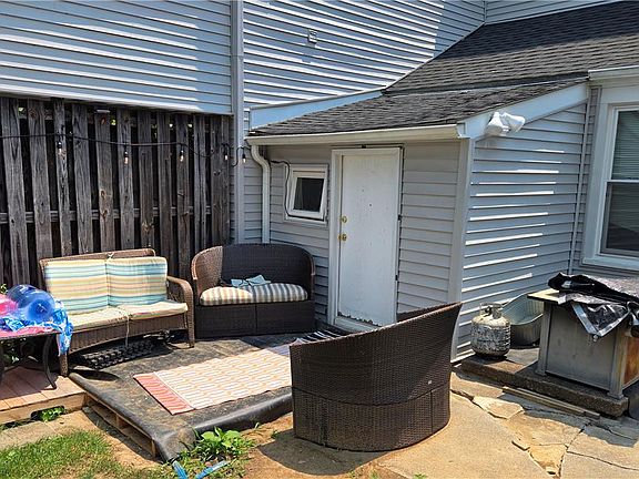 3rd image of 438 Bridge St