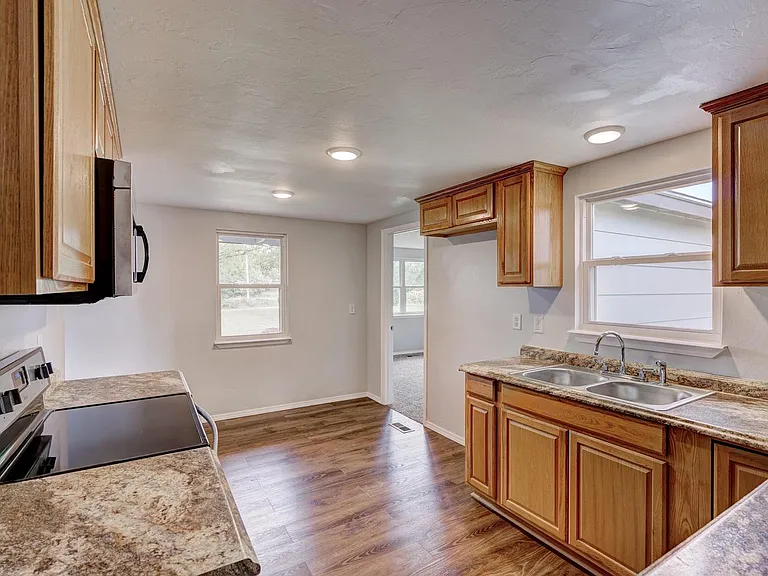 6700 N Coltrane Rd — Photo 6