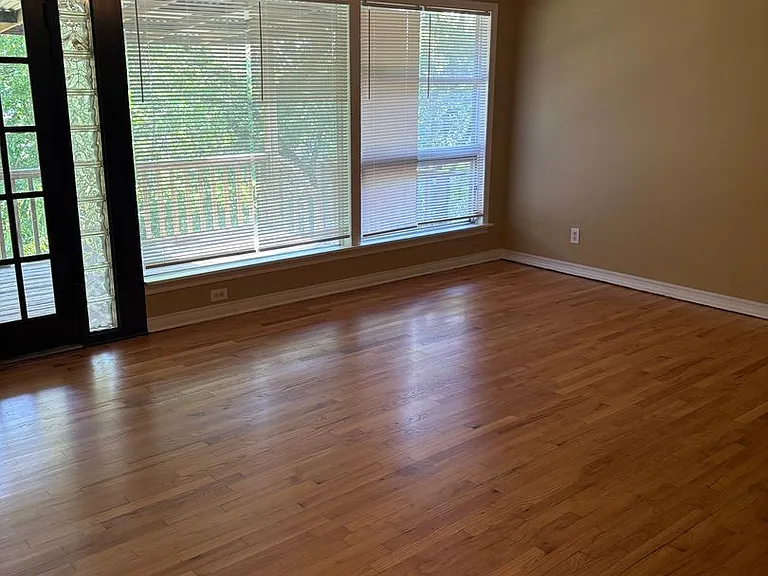 873 W Clinton Dr — Photo 16