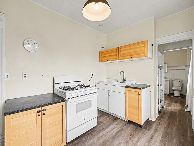 302 N Bannock St #B — Photo 4
