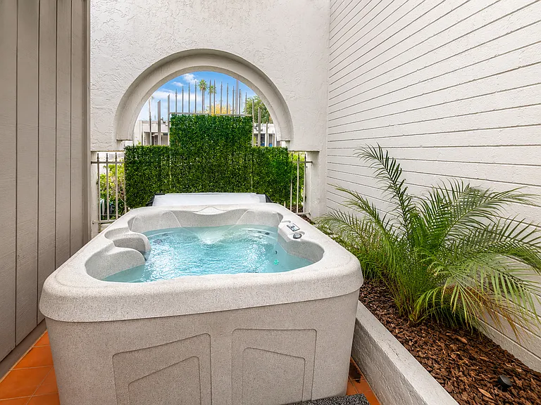 623 E Royal Palm Sq S — Photo 24