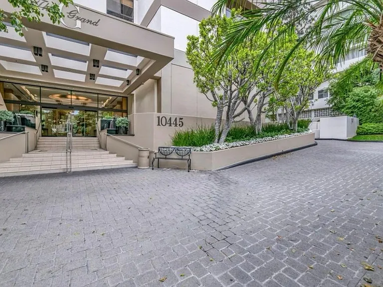 10445 Wilshire Blvd #1804 — Photo 32