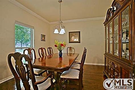 4th image of 909 Hidden Oaks Ct