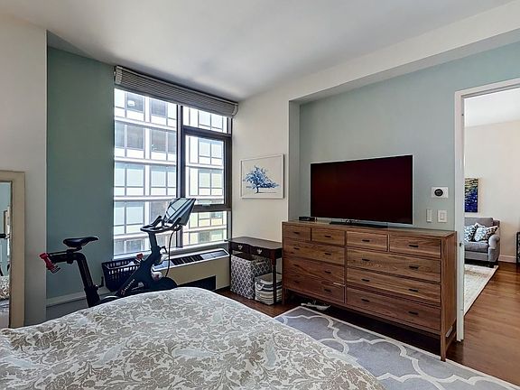 5th image of 2-17 51st Ave #423