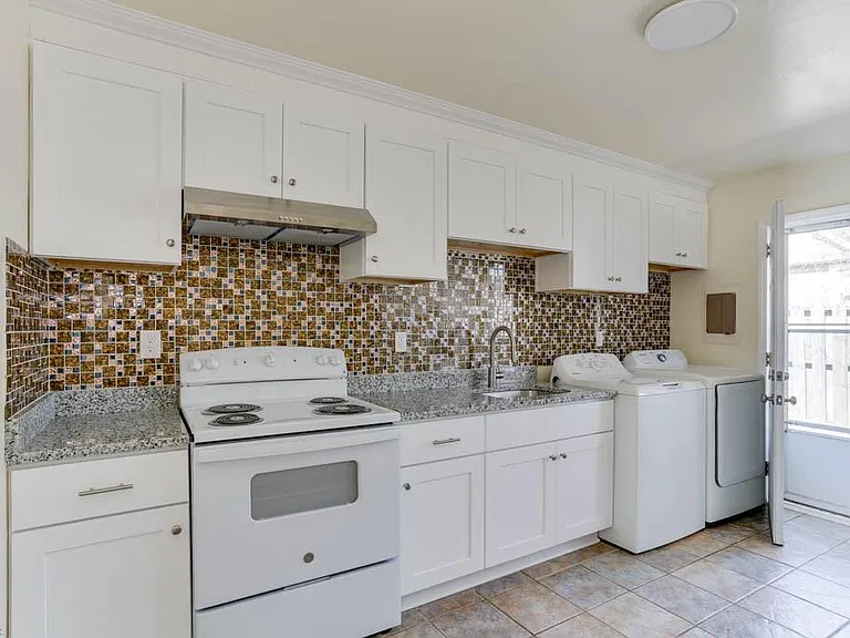 8644 Chesapeake Blvd #B — Photo 6