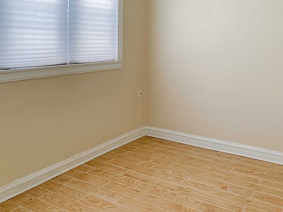 3rd image of 4557 N Leavitt St #G