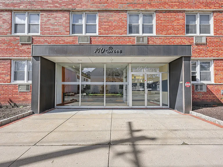 140 Grove St #4G — Photo 1