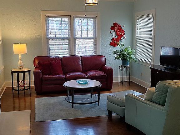 4th image of 326 W Clara Ave