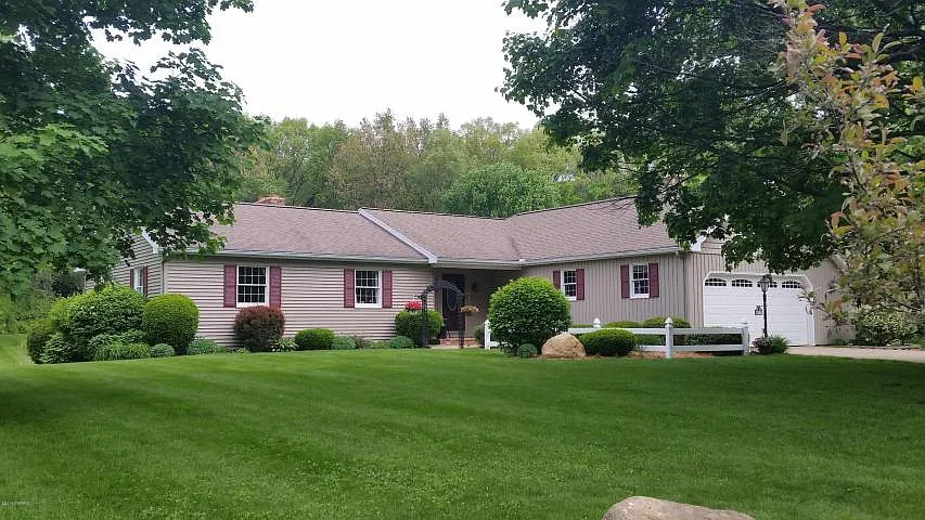 137 Rustic Ln photo 1