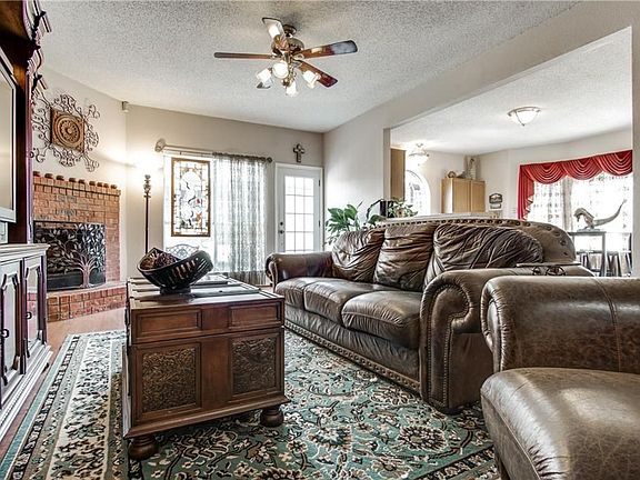 5th image of 1371 Daffodil Ln
