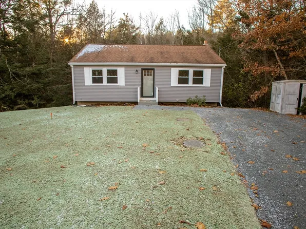 7 Iriquois Dr, Ashburnham, MA 01430