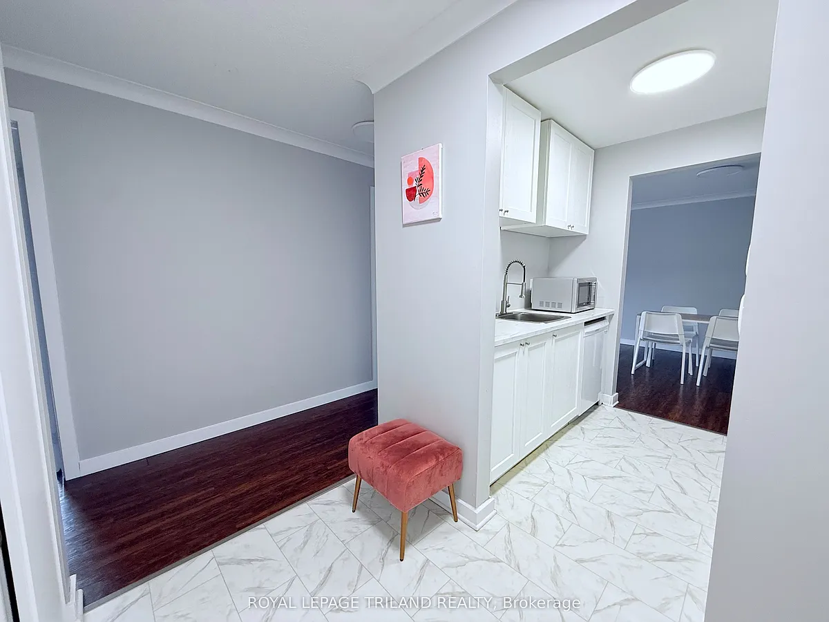 Building Photo - 737 Deveron Cres #208