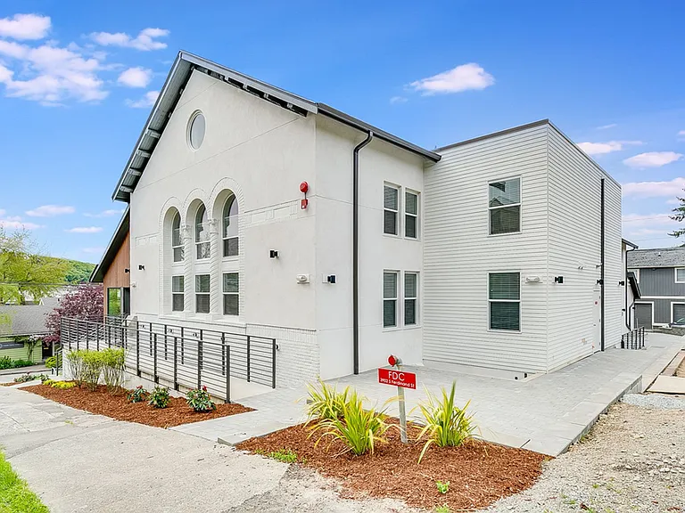Columbia City Abbey — Photo 17