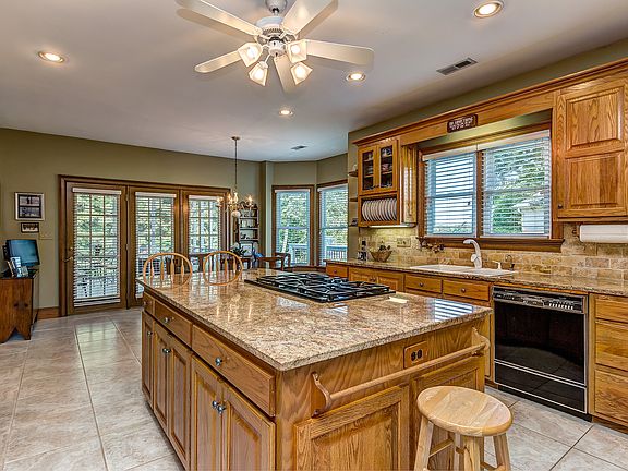 5th image of 16016 Riverpointe Dr