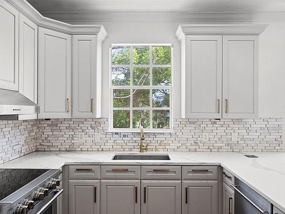 5th image of 2605 ESPANA COURT