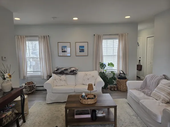 16 Catherine St, Bristol, RI