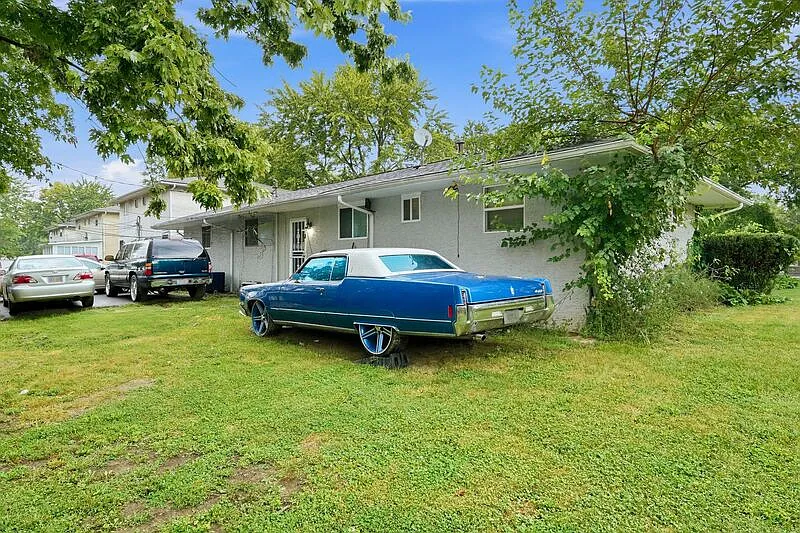 3 bed, 2.0 bath, $1,049 — Photo 2