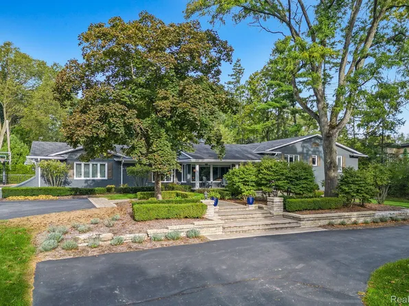 4906 Charing Cross Rd, Bloomfield Hills, MI 48304