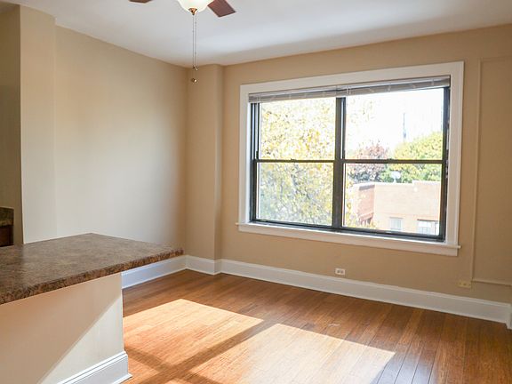 4th image of 5328 S Cornell Ave #408