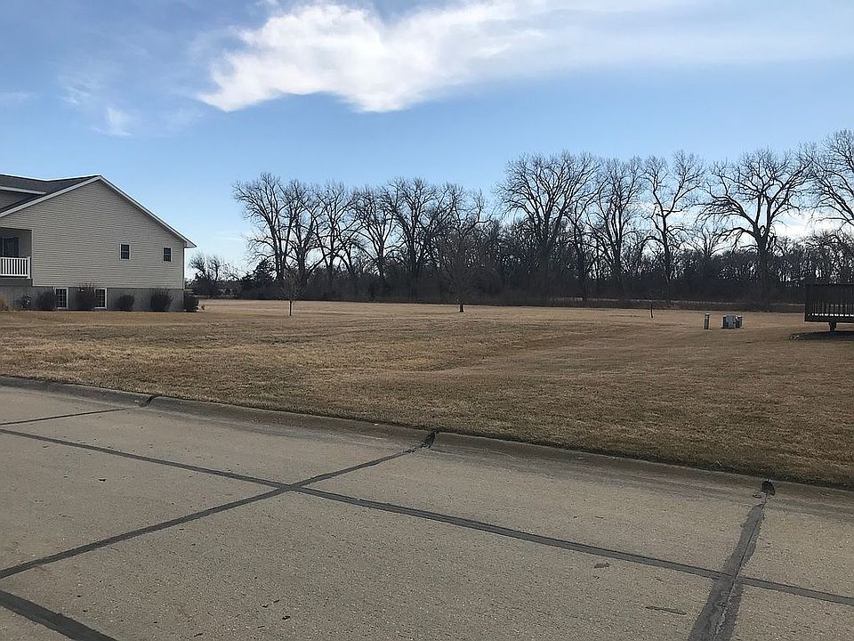 1st image of 402 S Zimmerman Dr