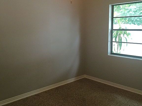 5th image of 216 N Himes Ave
