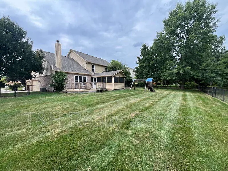 11451 Sutton Place Dr E — Photo 22