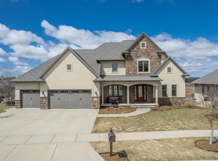 5633 N Summerland Dr, Appleton, WI 54913