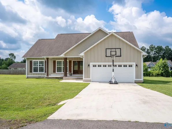 95 Edgewood St, Rainsville, AL 35986