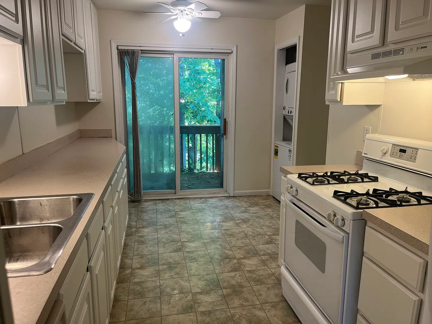 2 bed, 919 sqft, $1,750 — Photo 4