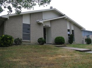 2001 Chatsworth Rd, Carrollton, TX 75007