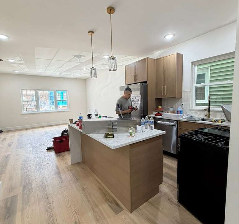 1st image of 13 W 13th St #1