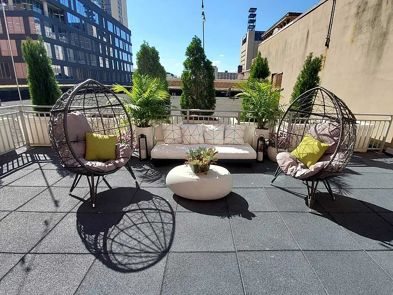 Newberry Lofts on 6th — Photo 11