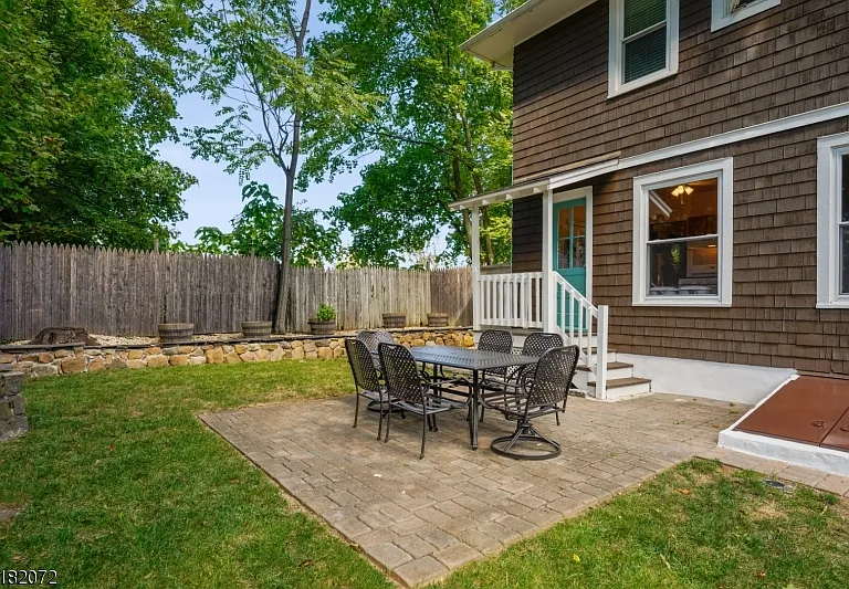 8 Oak Grove Rd #2 — Photo 14