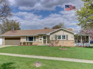 1839 S Hawthorne Park Dr, Janesville, WI 53545