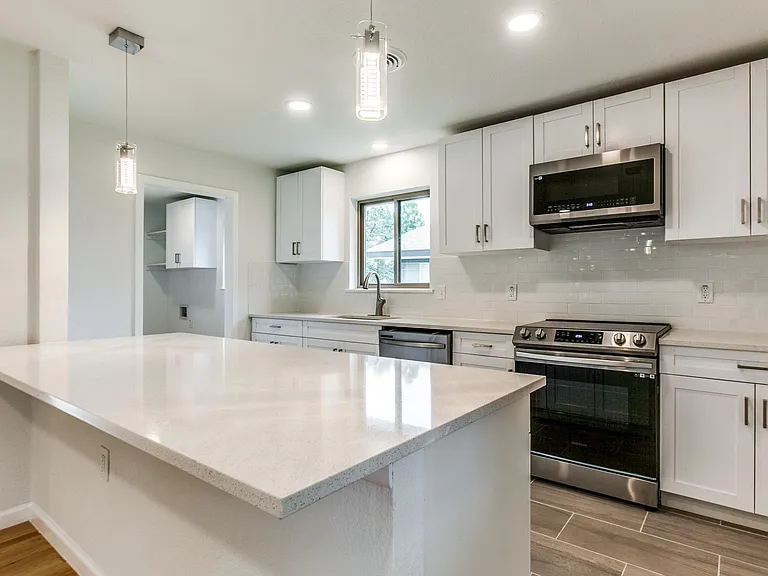 3517 Woodleigh Dr — Photo 7