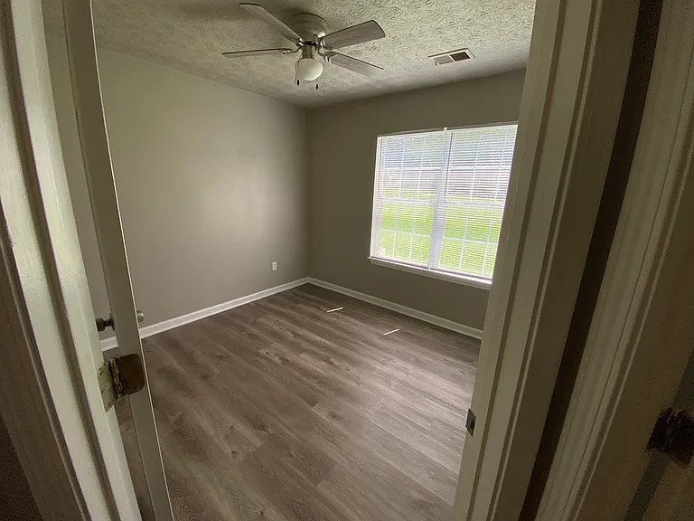 1810 Killarney Dr SW — Photo 17