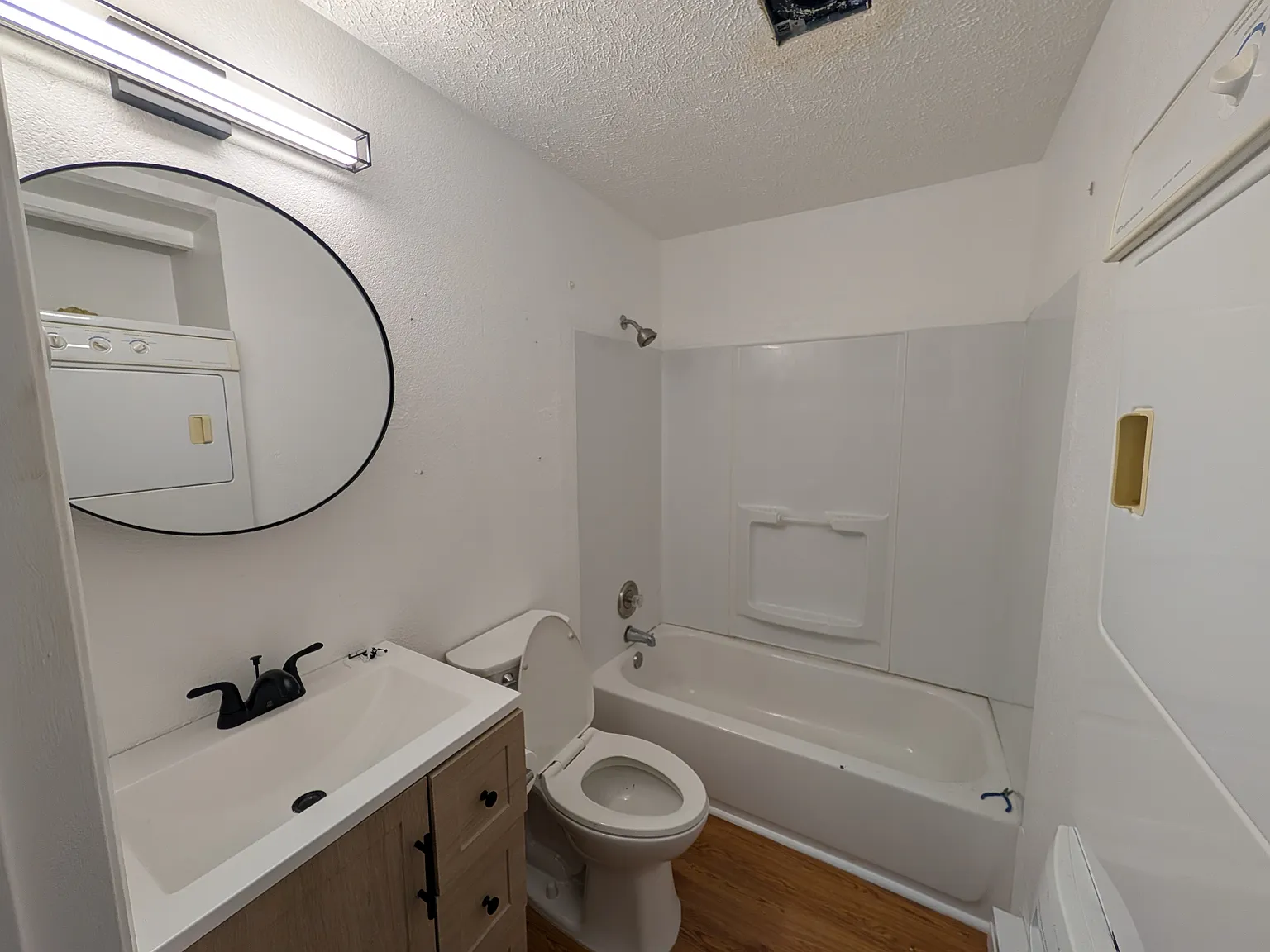 704 E Queen Ave — Photo 3