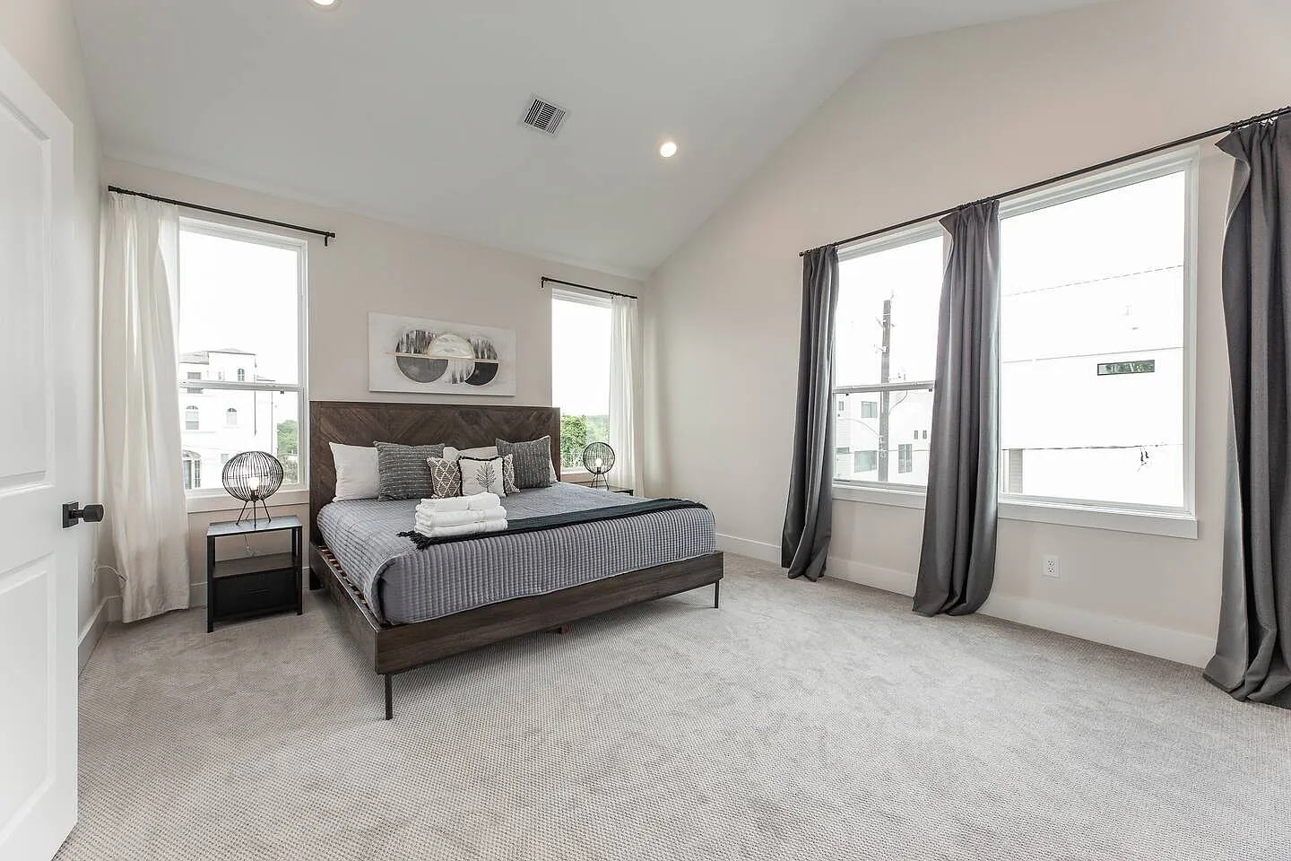 4 bed, 3.5 bath, 2005 sqft, $8,000 — Photo 3