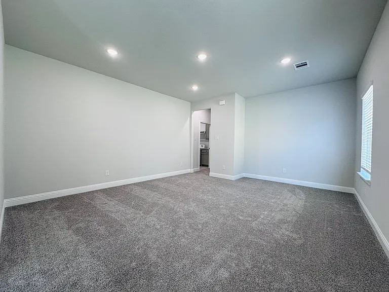 7017 Sunset Blvd — Photo 16