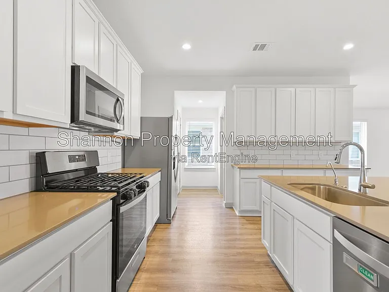 7915 Murciana Dr — Photo 9
