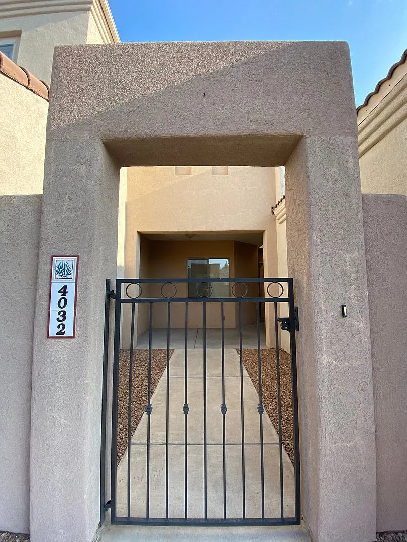Beautiful 2 Bedroom Del Prado Condominium w/ access to Del Prado Swim Pavillion — Photo 1