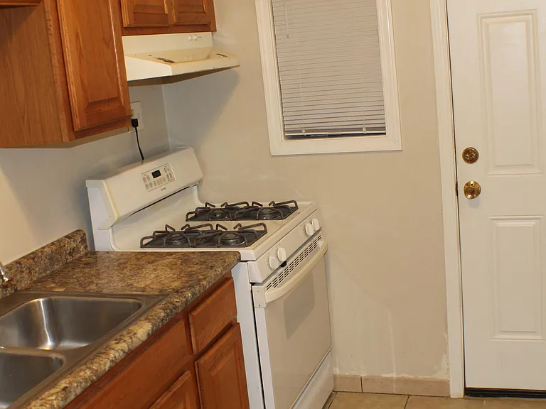 741 Walnut St #1 — Photo 8