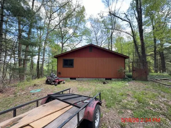 209 Parkers Glen Rd, Shohola, PA 18458