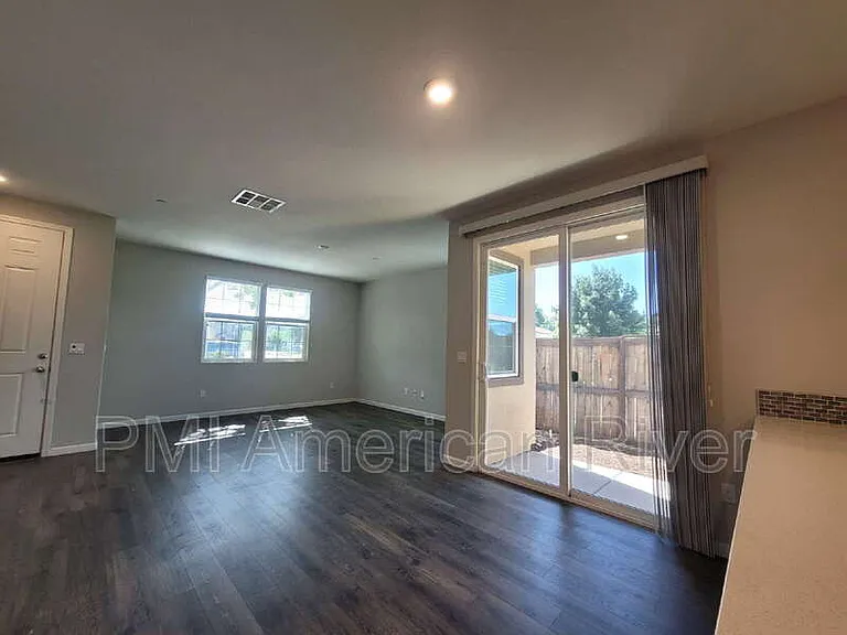 3238 Chelmer Way — Photo 4