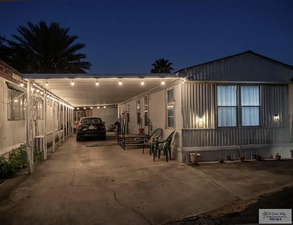 2 bed, 2.0 bath, 924 sqft, $1,100 — Photo 1